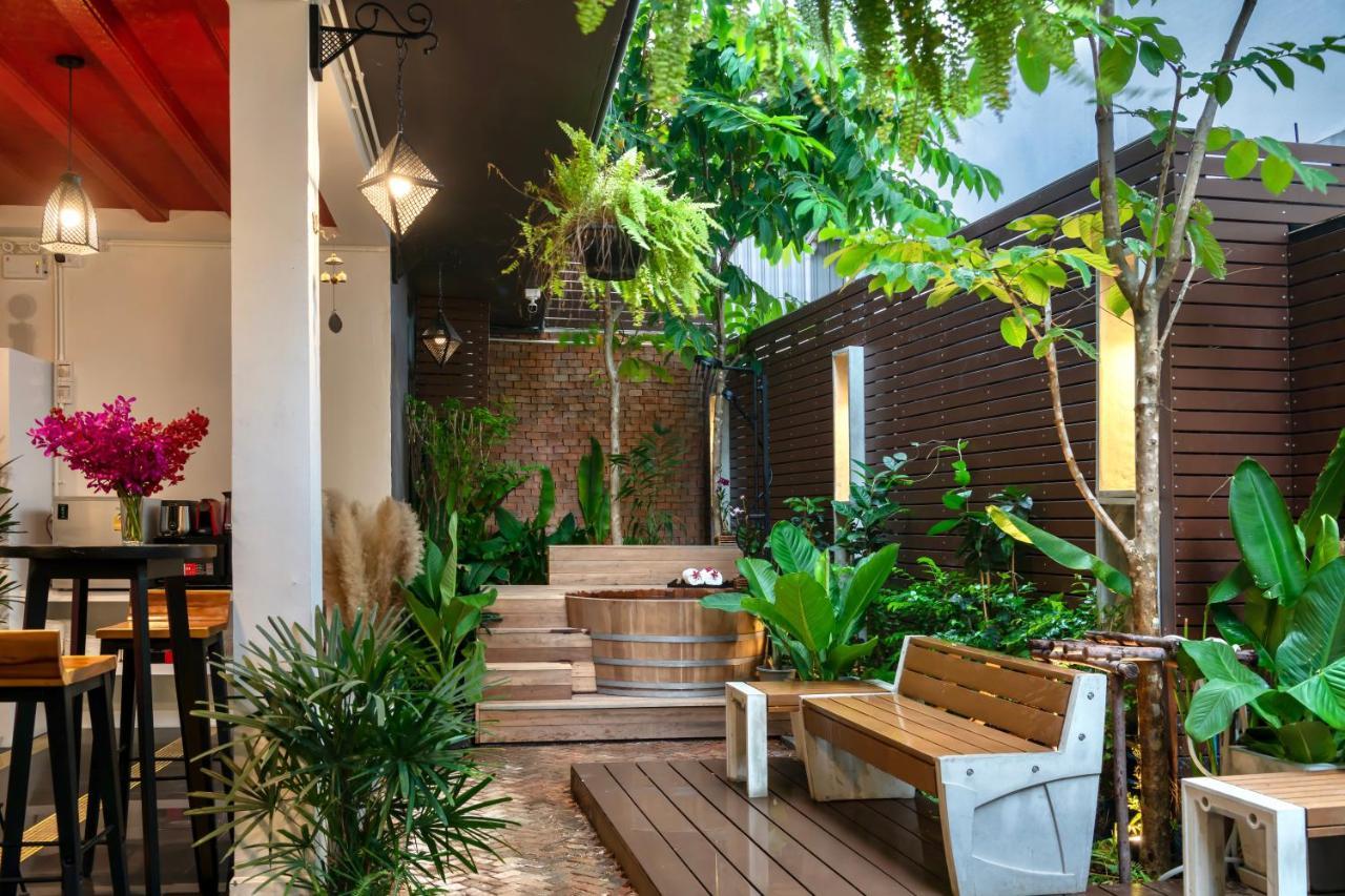Red Door Heritage Hotel Bangkok Exterior photo